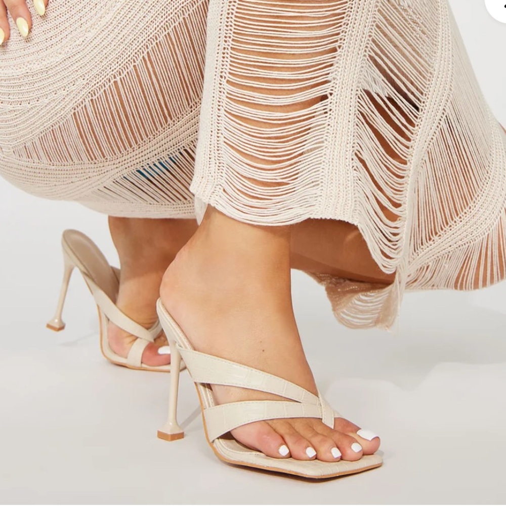 Never worn Fashion Nova Cream Heels